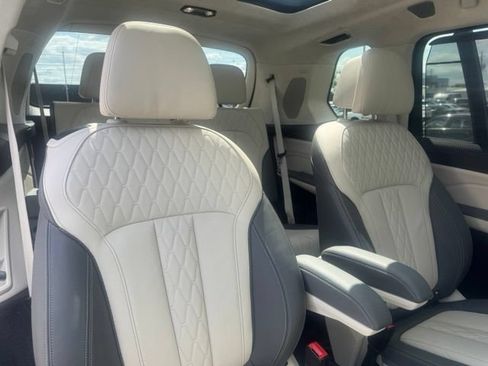 Certified 2024 BMW X7 M60i w/ Climate Comfort Package AWD/4WD image 33