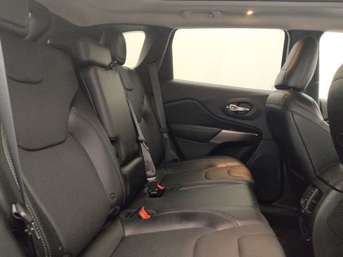 Used 2019 Jeep Cherokee Limited image 19