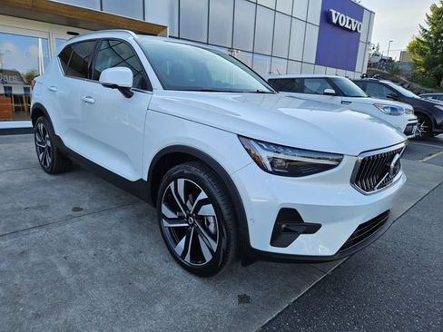 Certified 2024 Volvo XC40 B5 Ultimate w/ Protection Package Premier AWD/4WD image 3