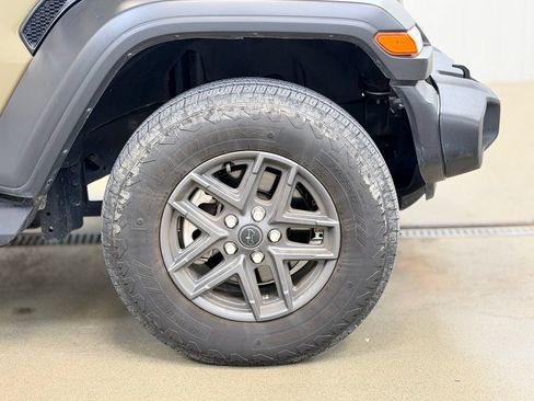 Used 2025 Jeep Wrangler Unlimited Sport AWD/4WD image 4