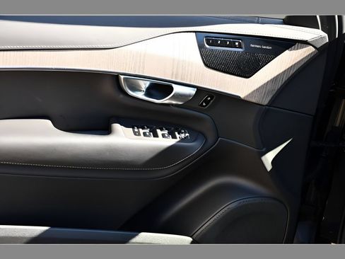 Certified 2023 Volvo XC90 B6 Ultimate w/ Protection Package Premier AWD/4WD image 28