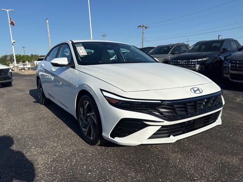 New 2026 Hyundai Elantra Limited FWD image 3