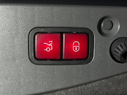 Used 2012 Mercedes-Benz SL 550 w/ SL Wheel Pkg image 24