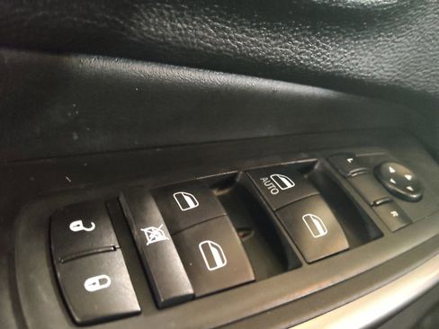 Used 2020 Jeep Cherokee Latitude w/ Cold Weather Group FWD image 27