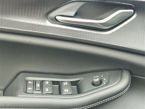 New 2025 Jeep Grand Cherokee Altitude image 13