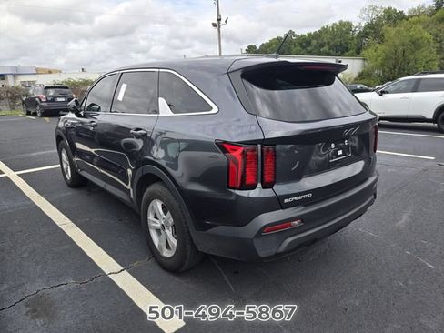 Used 2023 Kia Sorento LX FWD image 2