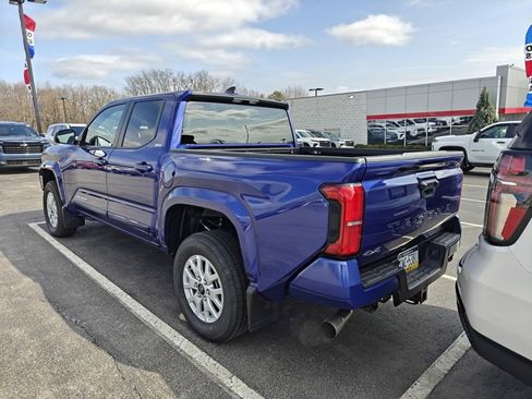 Used 2025 Toyota Tacoma SR5 image 4