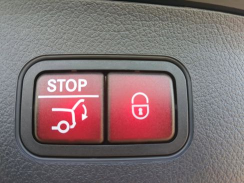 Certified 2025 Mercedes-Benz GLA 250 image 5