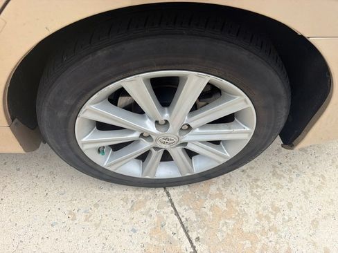 Used 2012 Toyota Camry XLE w/ Convenience Pkg FWD image 3