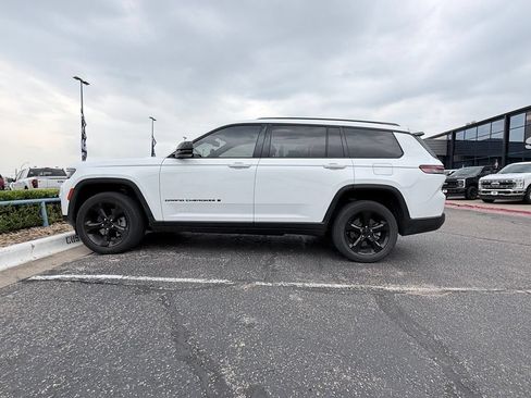 Used 2022 Jeep Grand Cherokee L Laredo RWD image 4