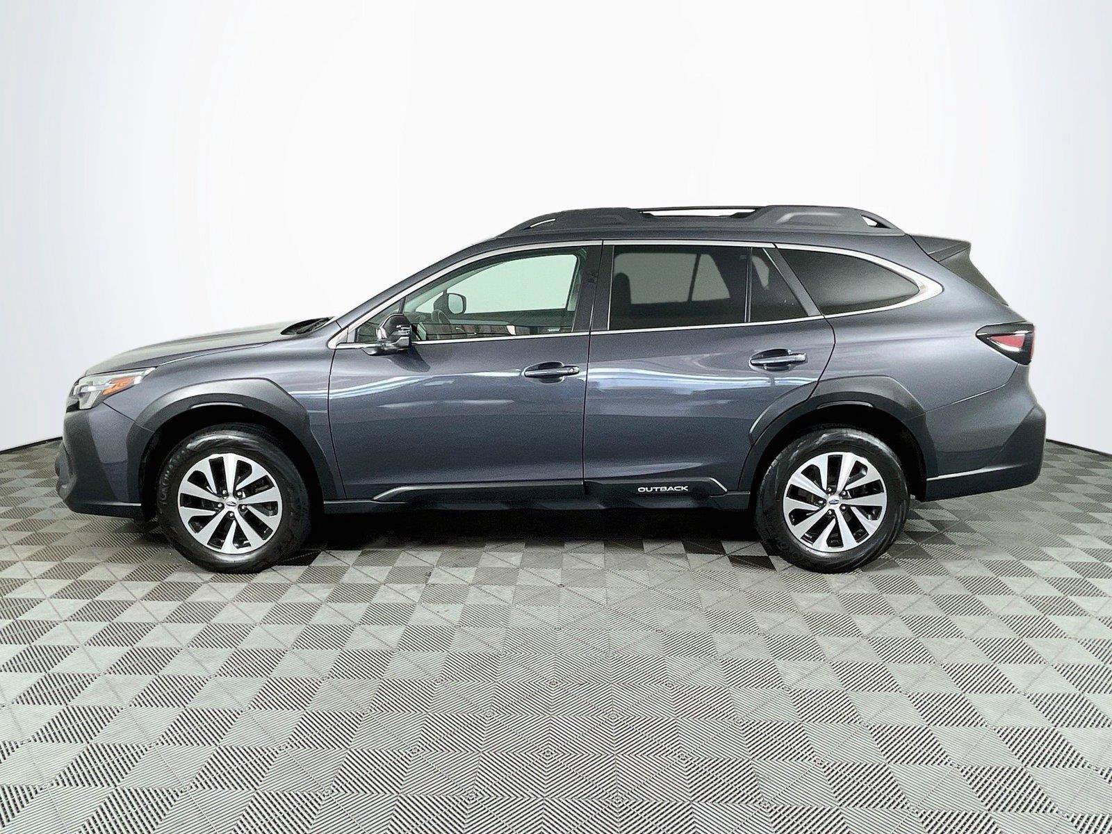 Used 2023 Subaru Outback Premium AWD/4WD image 4