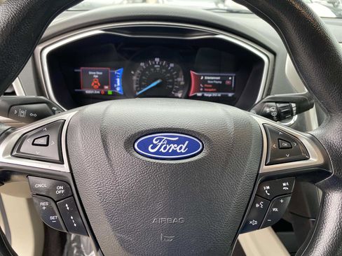 Used 2019 Ford Fusion SE image 10
