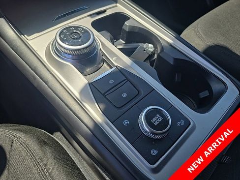 Used 2022 Ford Explorer XLT AWD/4WD image 10