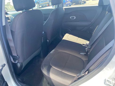 Used 2017 Kia Soul image 11
