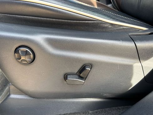 Used 2017 Jeep Grand Cherokee Overland w/ Jeep Active Safety Group image 15