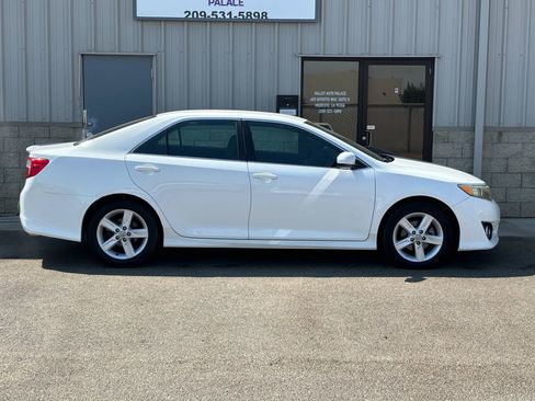 Used 2012 Toyota Camry SE image 2