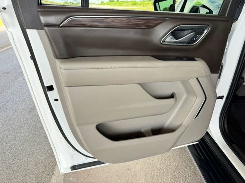 Used 2023 Chevrolet Suburban LS RWD image 18