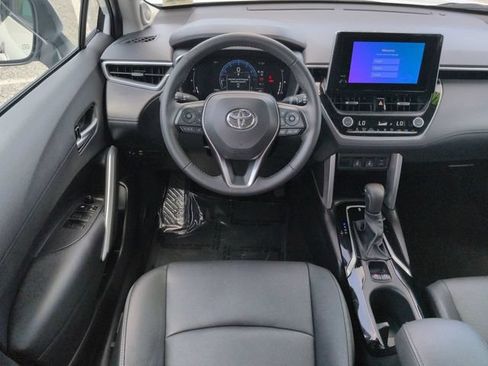Certified 2023 Toyota Corolla Cross XLE w/ Convenience Package FWD image 16
