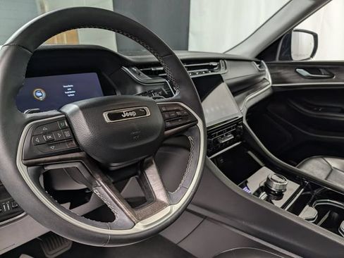 Used 2023 Jeep Grand Cherokee L Limited AWD/4WD image 19