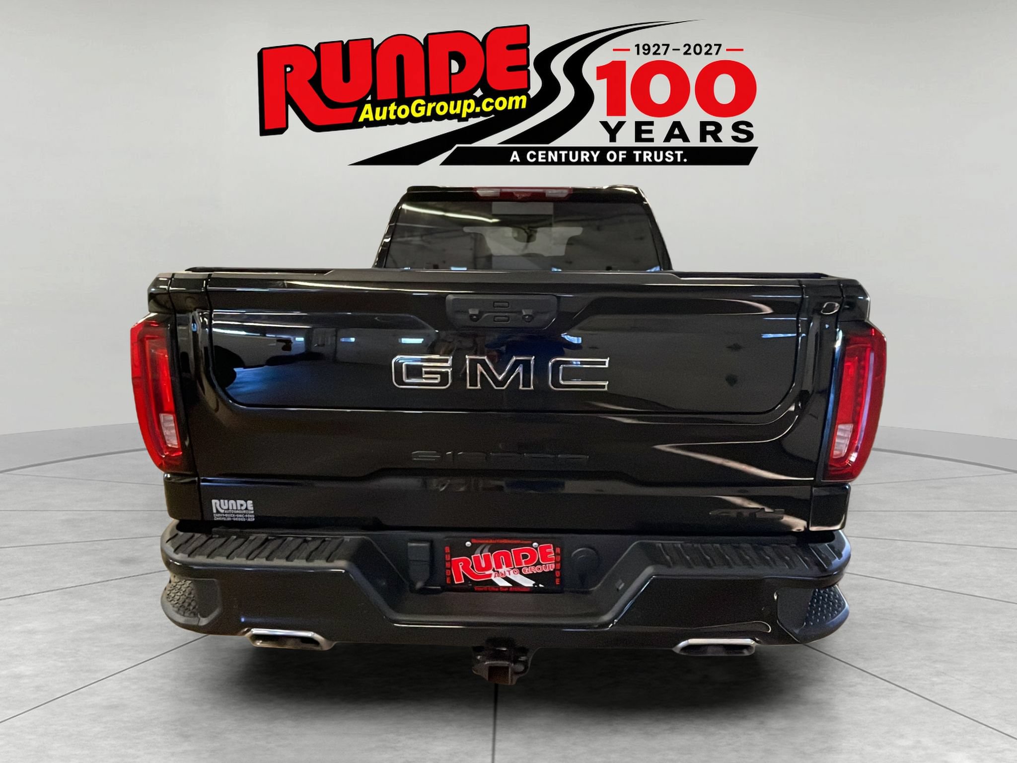 Used 2024 GMC Sierra 1500 AT4 w/ Technology Package AWD/4WD image 4