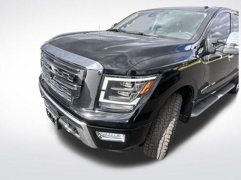 Used 2020 Nissan Titan SL w/ Moonroof Package image 9