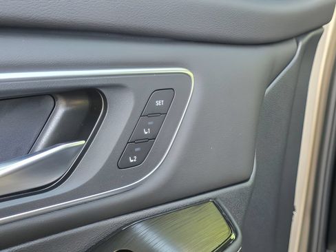 Used 2025 Nissan Rogue Platinum FWD image 18