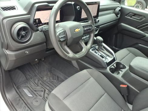 Used 2024 Chevrolet Colorado W/T w/ WT Convenience Package AWD/4WD image 11