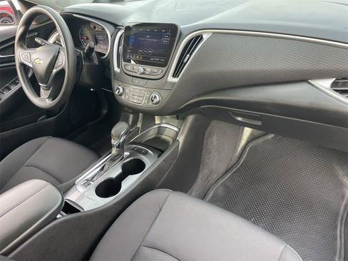 Used 2024 Chevrolet Malibu LT image 11