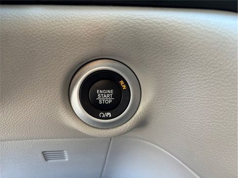 Used 2023 Chrysler Voyager LX image 27