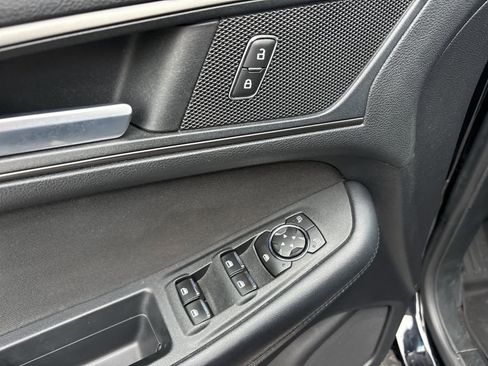 Used 2018 Ford Edge SE FWD image 22