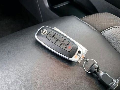 Certified 2025 Nissan Pathfinder SL image 14