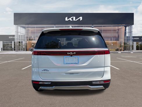 Certified 2023 Kia Carnival SX FWD image 5