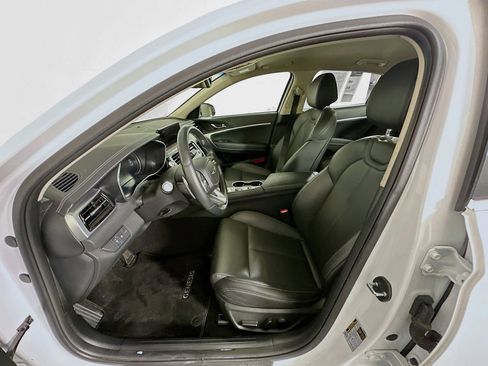 Used 2025 Genesis G70 2.5T image 13