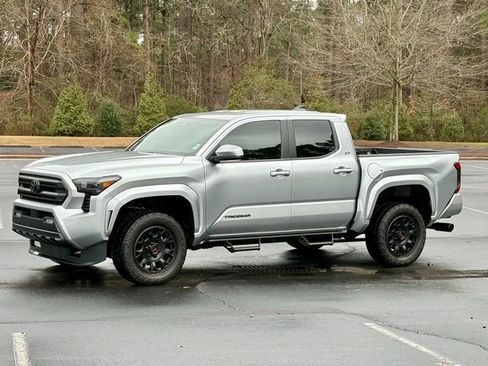 Used 2025 Toyota Tacoma SR5 image 3