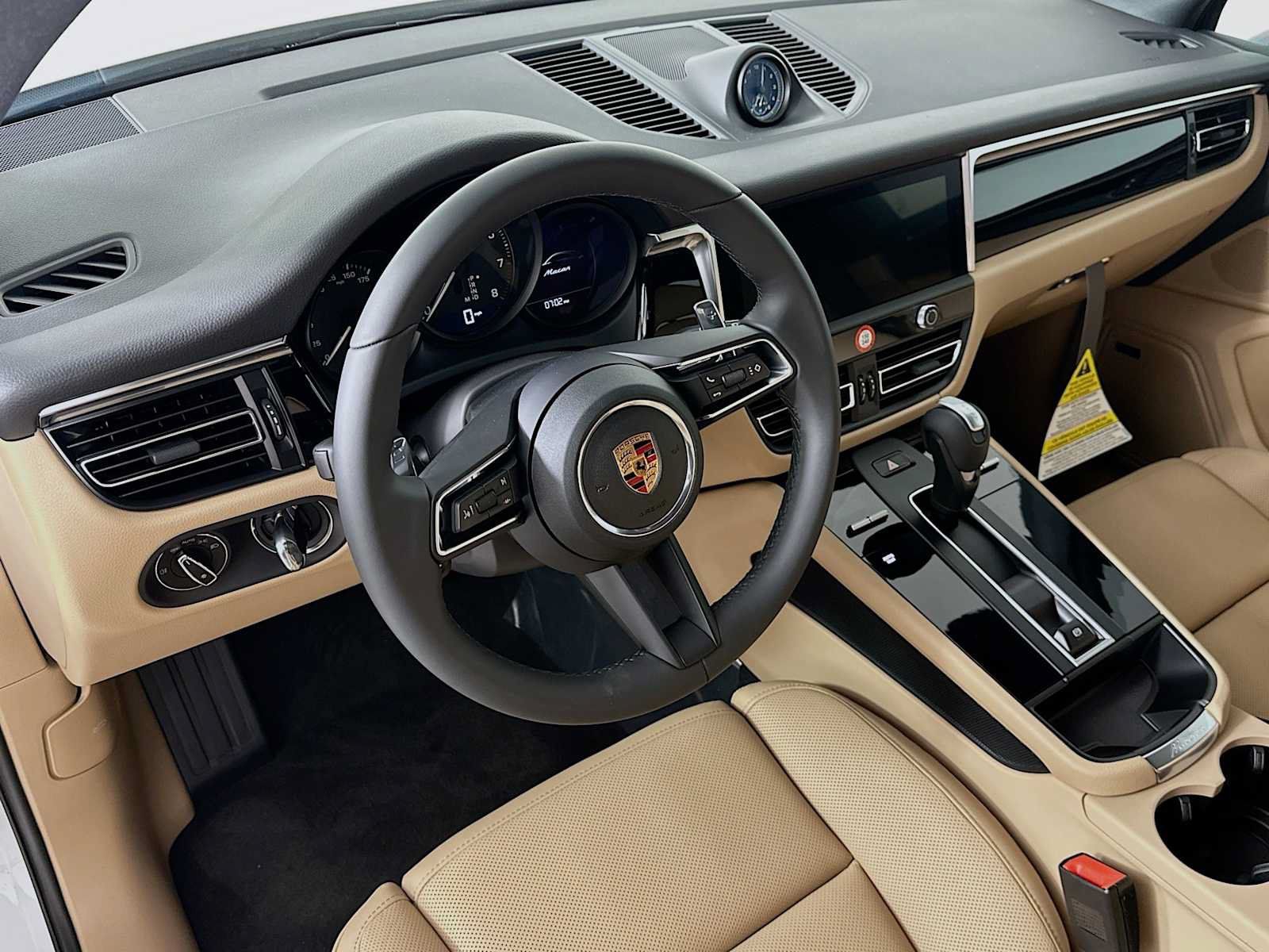 Used 2026 Porsche Macan AWD/4WD image 4