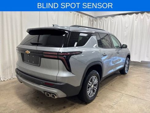Used 2026 Chevrolet Traverse LT FWD image 4