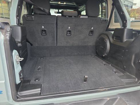 Used 2023 Jeep Wrangler Unlimited w/ Sun & Screen Package image 7