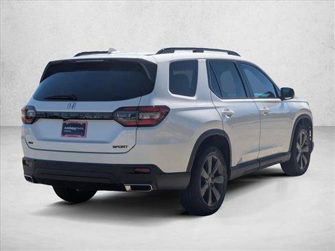 Used 2023 Honda Pilot Sport image 5
