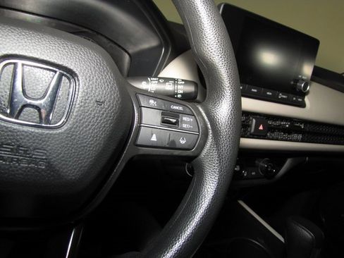 Certified 2023 Honda HR-V LX image 6