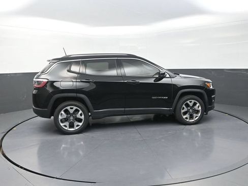 Used 2018 Jeep Compass Limited w/ Navigation Group AWD/4WD image 9
