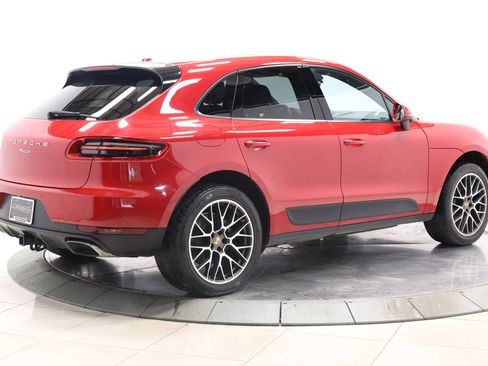 Used 2018 Porsche Macan w/ Premium Package Plus AWD/4WD image 4