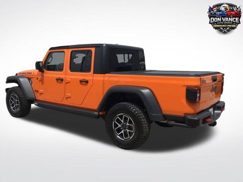 Used 2025 Jeep Gladiator Rubicon w/ Technology Group AWD/4WD image 6