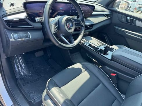 Certified 2025 Buick Enclave Preferred FWD image 13