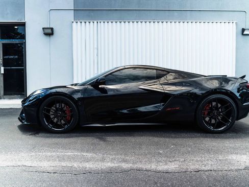 Used 2025 Chevrolet Corvette Z06 RWD image 5