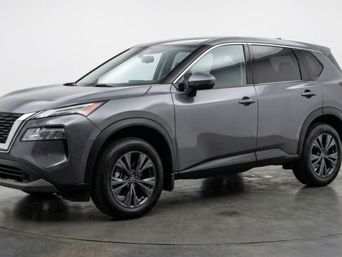 Used 2025 Nissan Rogue SV FWD image 3