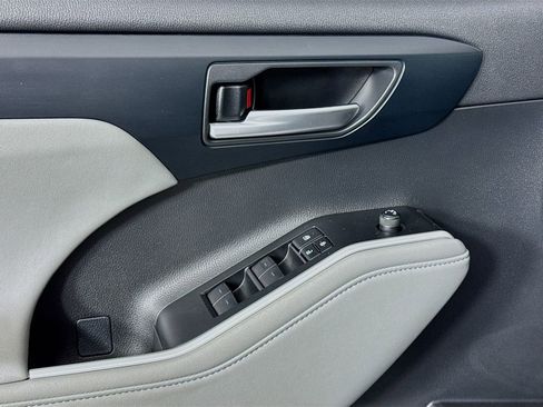 Used 2024 Toyota Highlander XLE image 20