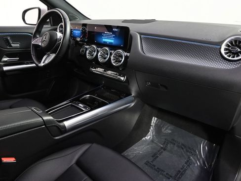 Used 2025 Mercedes-Benz GLA 250 4MATIC image 16