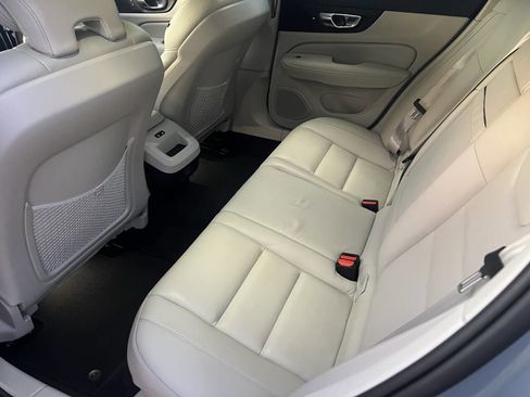 Used 2022 Volvo S60 B5 Momentum image 12