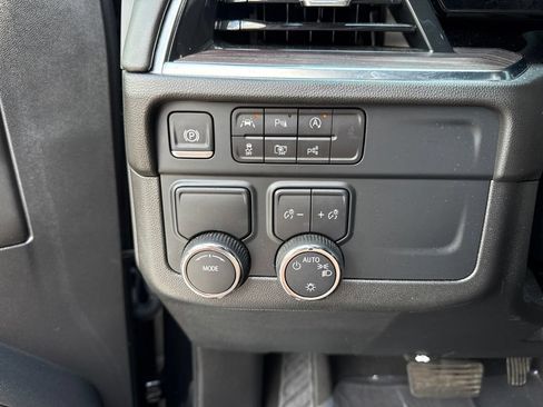 Used 2025 Chevrolet Tahoe LT RWD image 12