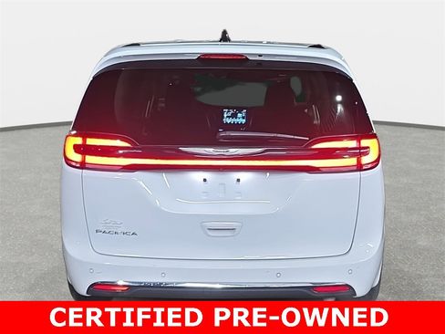 Used 2024 Chrysler Pacifica Touring-L image 6